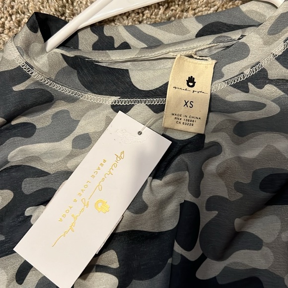 NWT Spiritual Gangster Camo Active Crewneck Tissue Long Sleeve Top SIZE XS - Picture 2 of 5